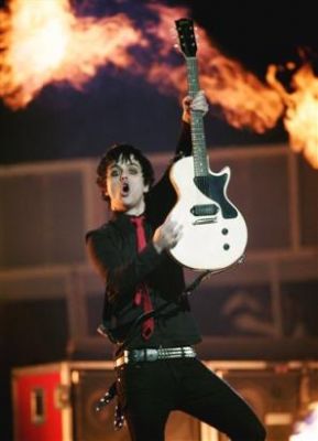 http://www.supermusic.sk/obrazky/37976_normal_images471657_BillieJoeArmstrong_GreenDay1.jpg
